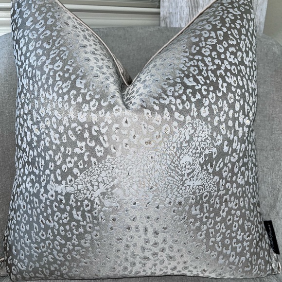1-NWT CELEBRITY HOME CHEETAH
DECORATIVE PILLOWS (Read description for details) - Picture 7 of 17